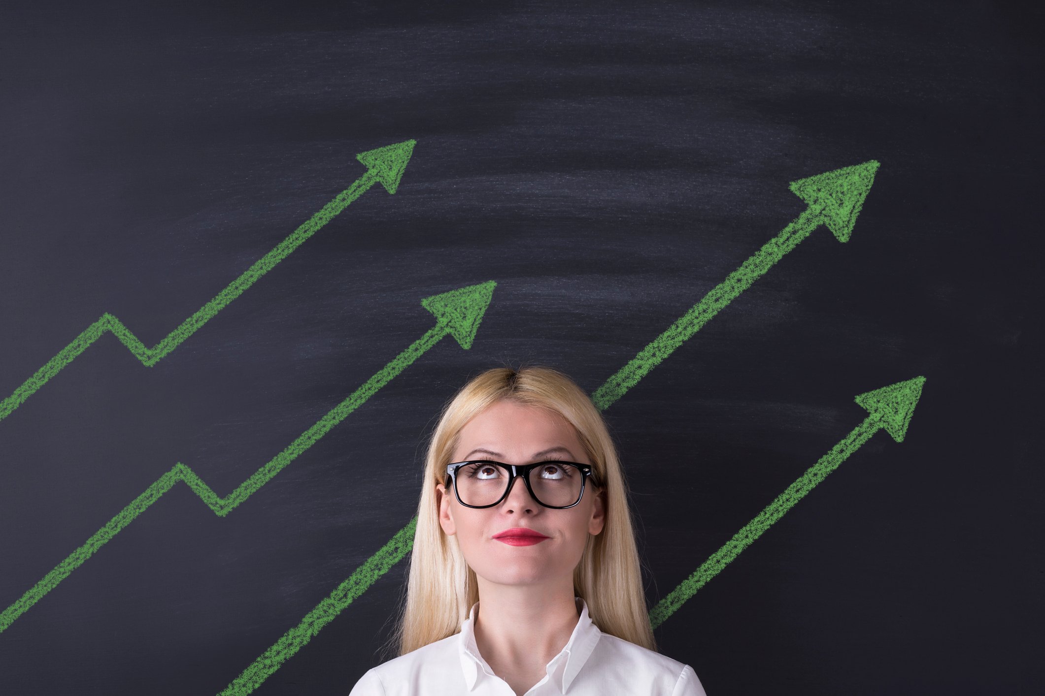 Person in front of a series of upward sloping arrows.