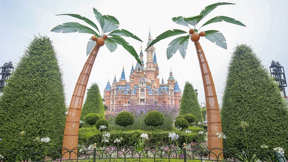 Shanghai Disneyland's Enchanted Storybook Castle.