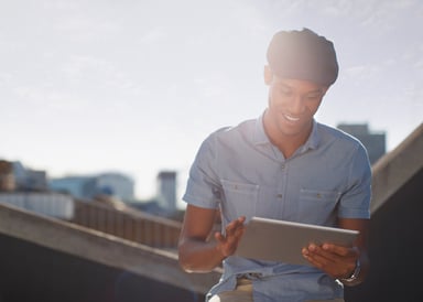 Man_Using_Tablet