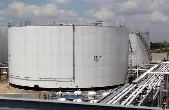 Splitter tanks at Kinder Morgan.