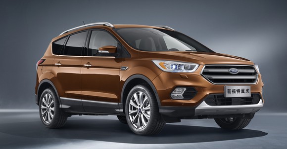 A 2017 Ford Kuga SUV in bronze, with a Chinese-language license plate.
