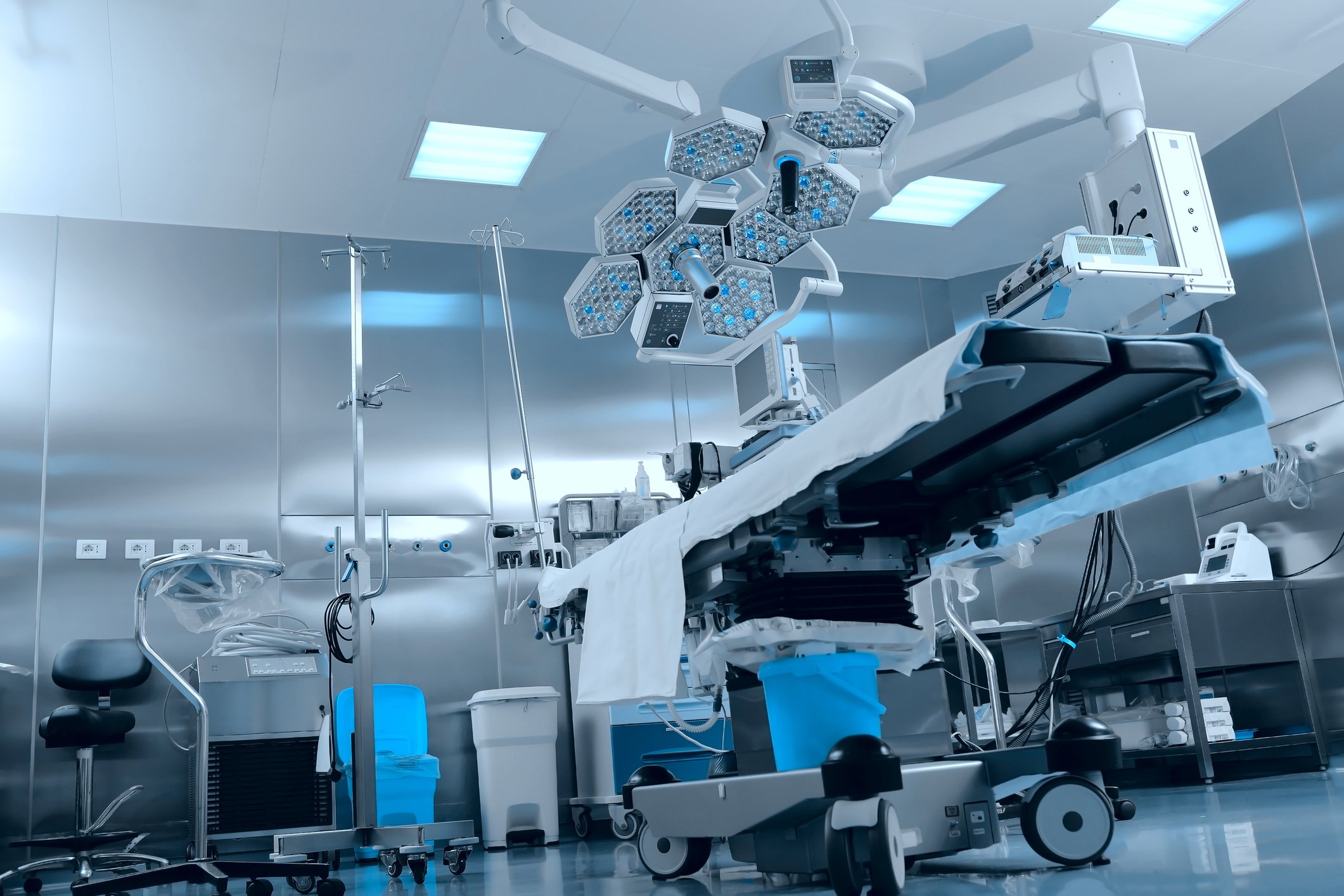 An image of an operating room.