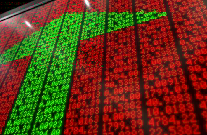 LED display of rows of numbers in red, surrounding numbers in green arranged in shape of an upward pointing arrow.
