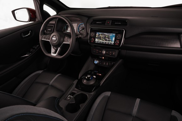 The front seats and dash of the 2018 Nissan Leaf.