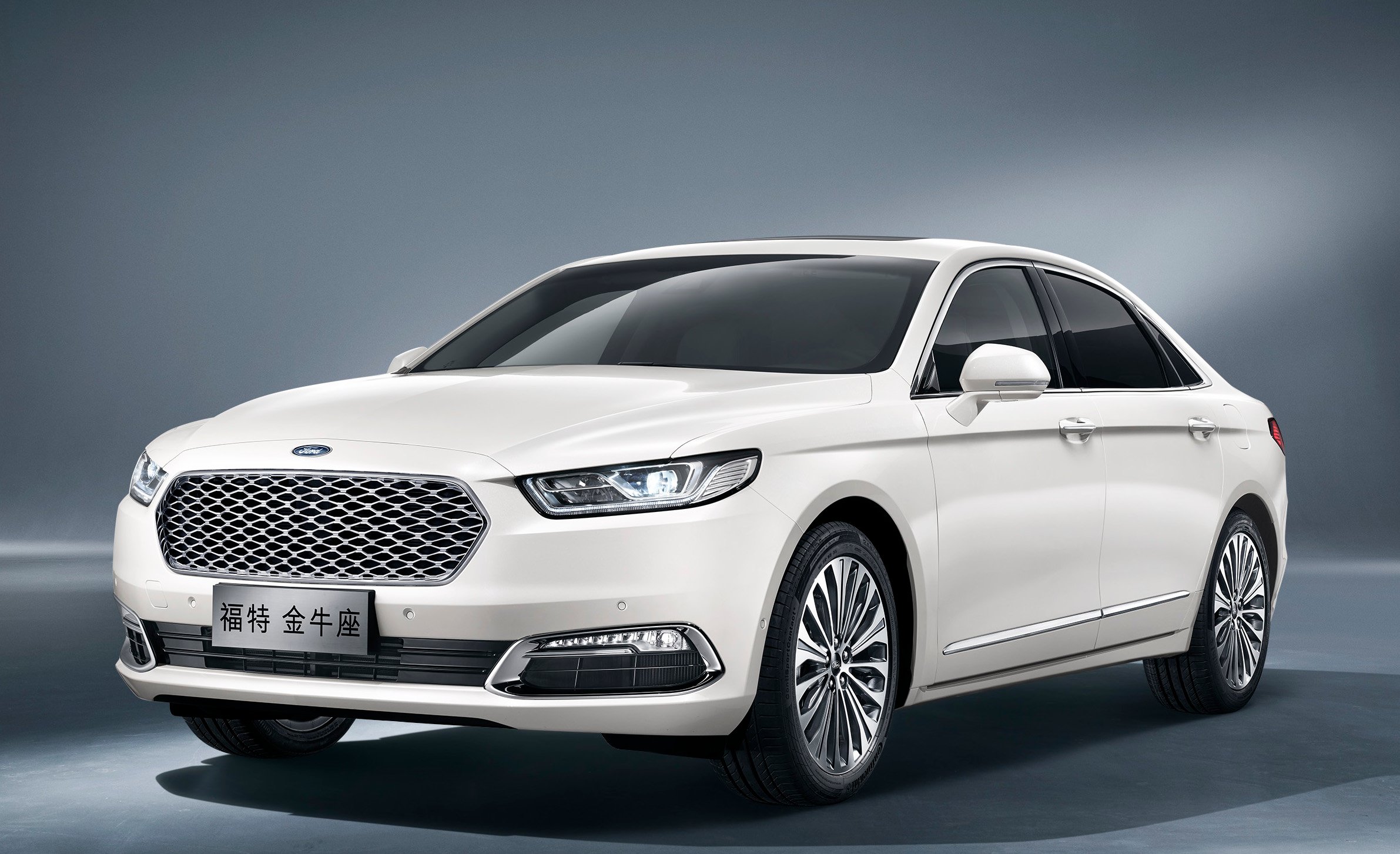 A white 2017 Ford Taurus as sold in China, a large white sedan with Chinese license plates.
