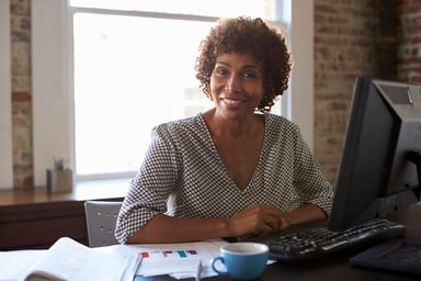 woman at computer smiling_GettyImages-637152204
