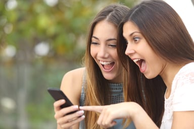 GettyImages-teen girls smartphone