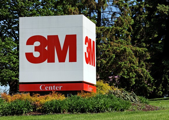 a 3M sign outside its global headquarters