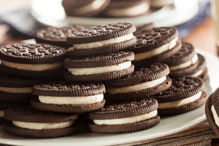 Plate of chocolate cookies with cream filling