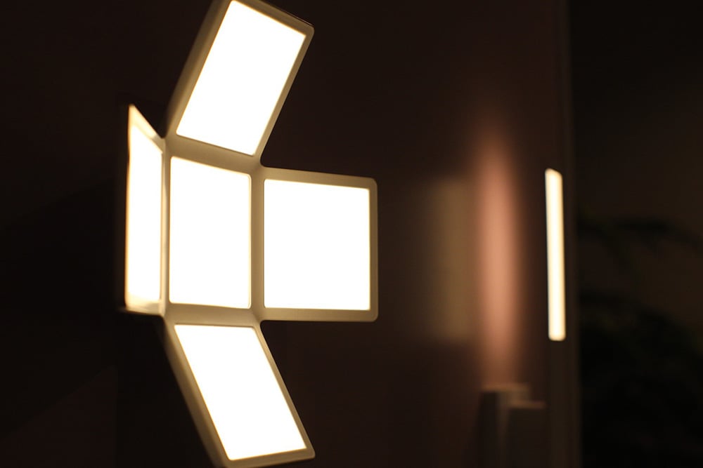 Five OLED lighting panels arranged like a semi-folded box.