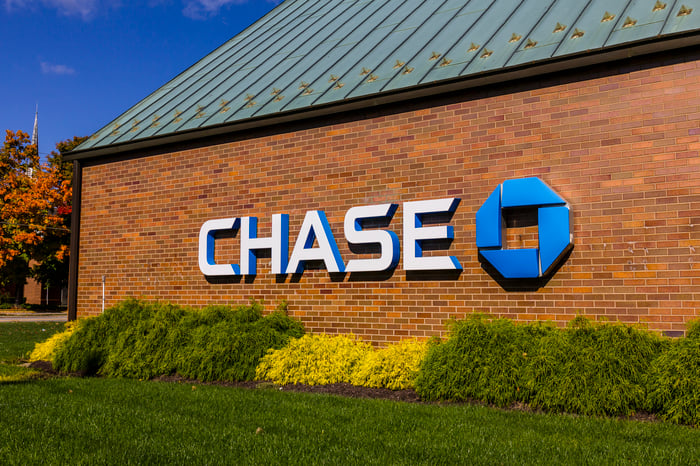 The exterior of a Chase branch.