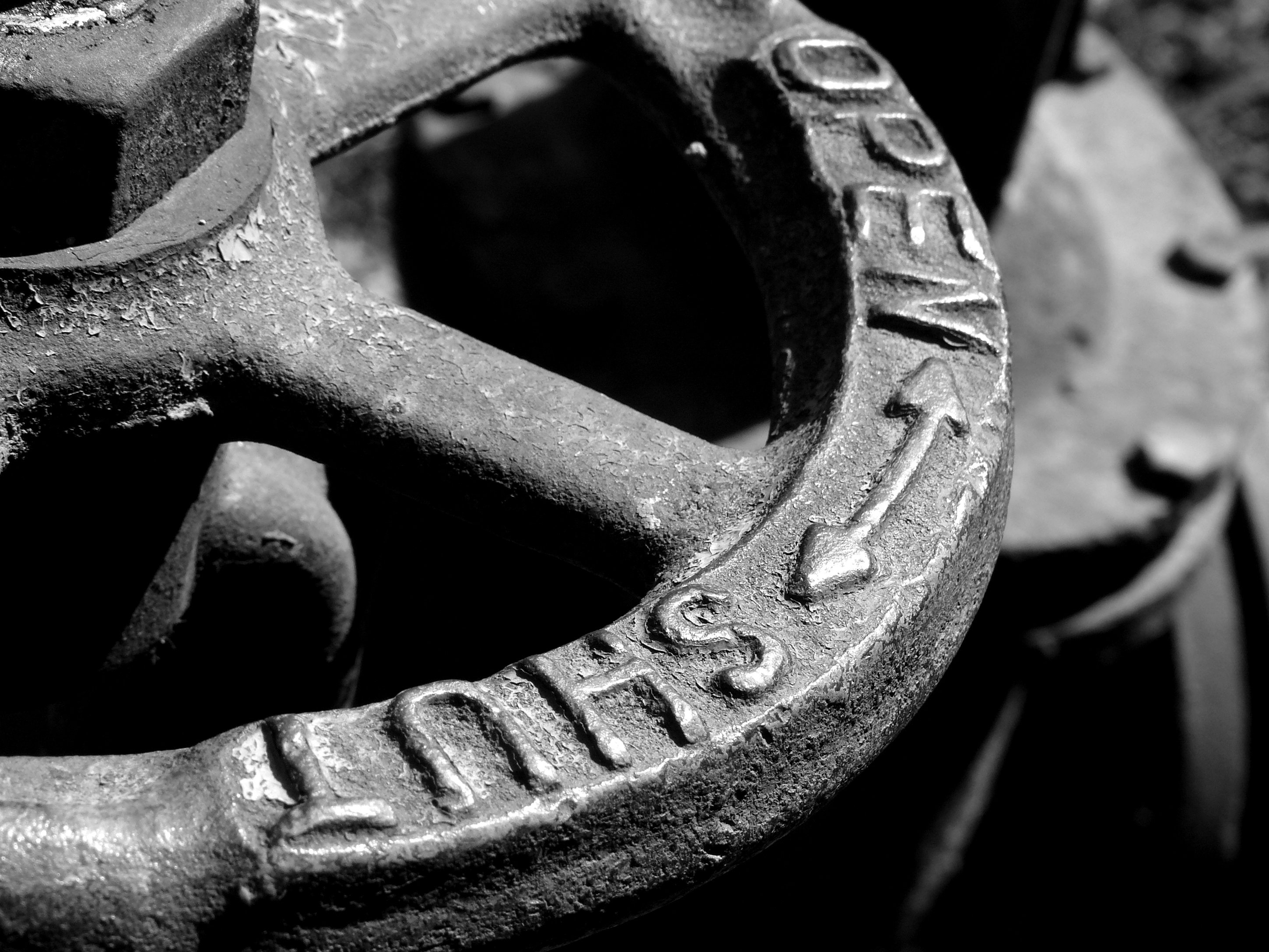 A valve with the words open and shut.