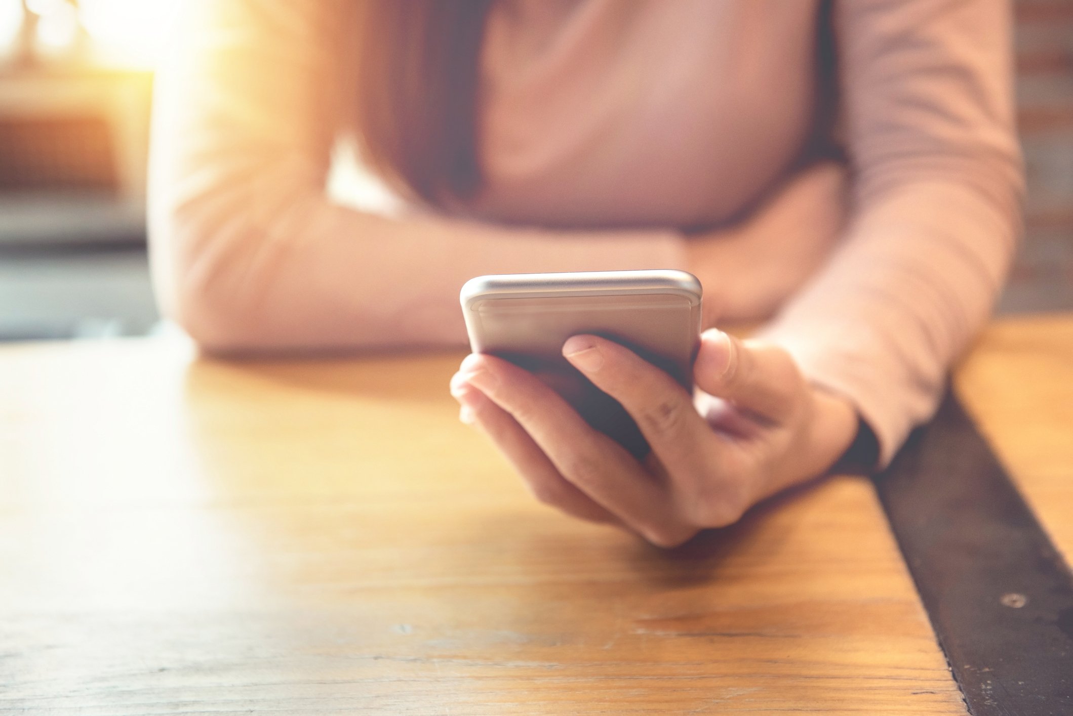 Woman holding smartphone in her hand.