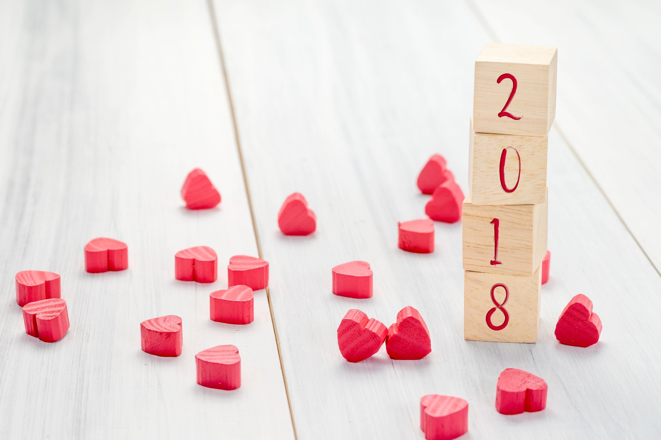 2018 written on wooden blocks next to lots of little hearts