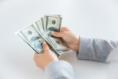 counting money_save taxesGettyImages-489091364