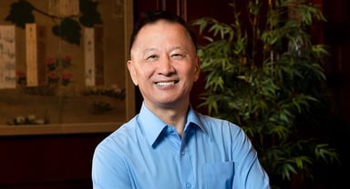 Lee-Chen_casual_standing-by-desk-close-up