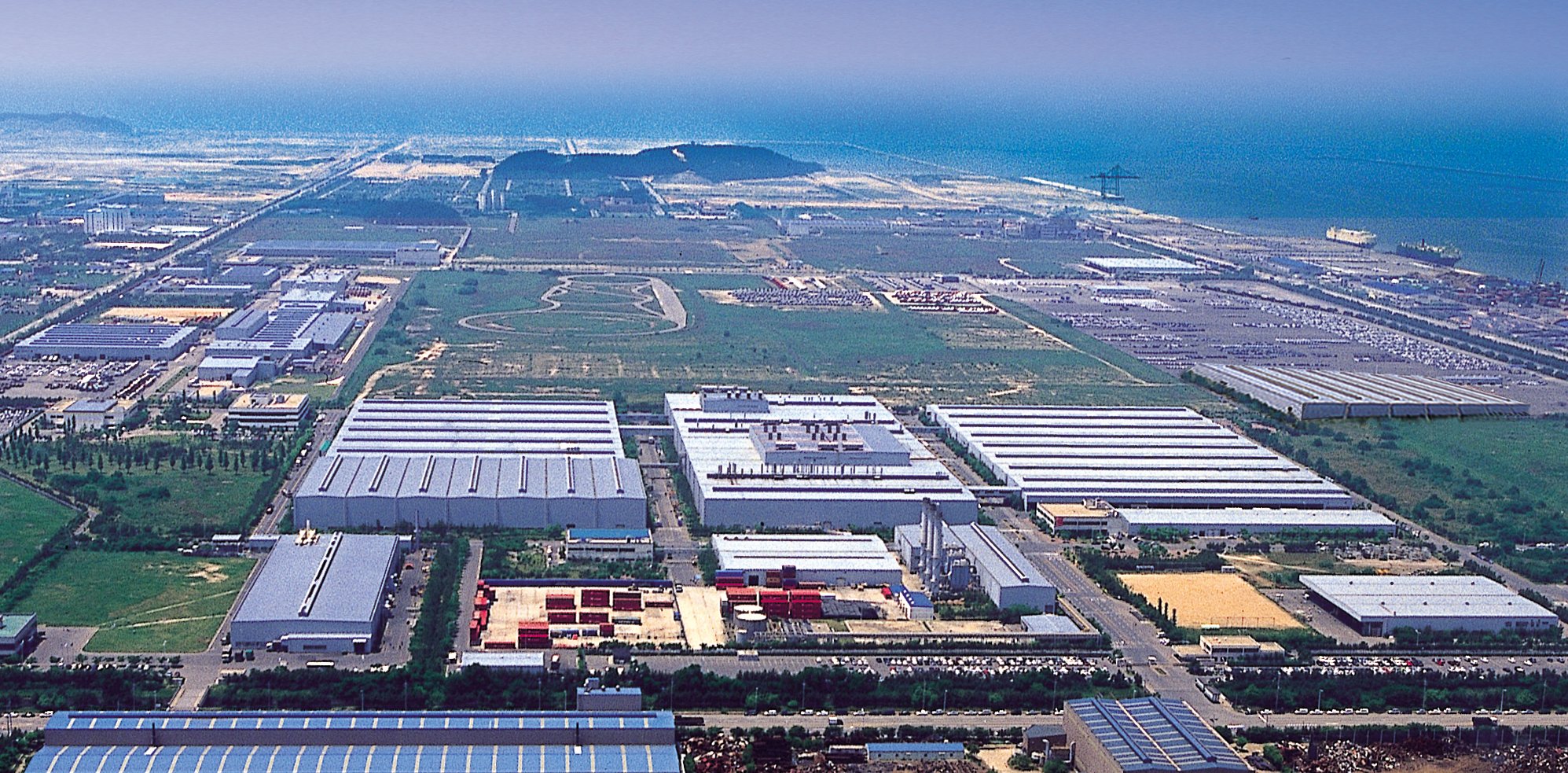 An aerial view of GM's Gunsan factory complex, including sevearl large buildings and a test track. 