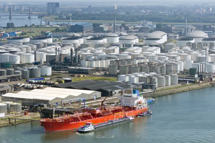 oil and petroleum product export terminal