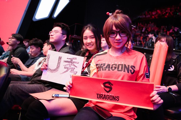 A fan inside Blizzard arena and wearing an Overwatch League team jersey at Blizzard Arena.