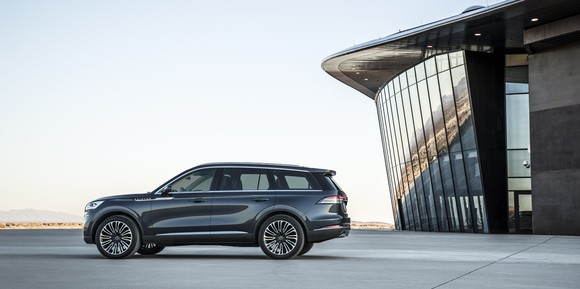 A side view of the new Lincoln Aviator.