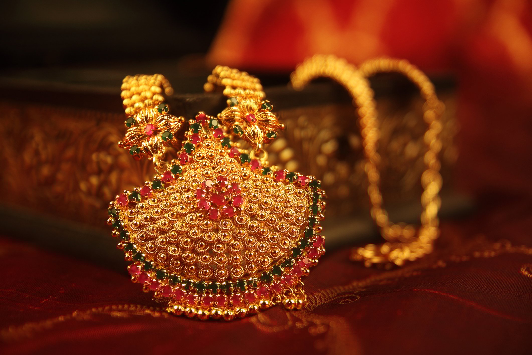 Traditional Indian wedding gold necklace.