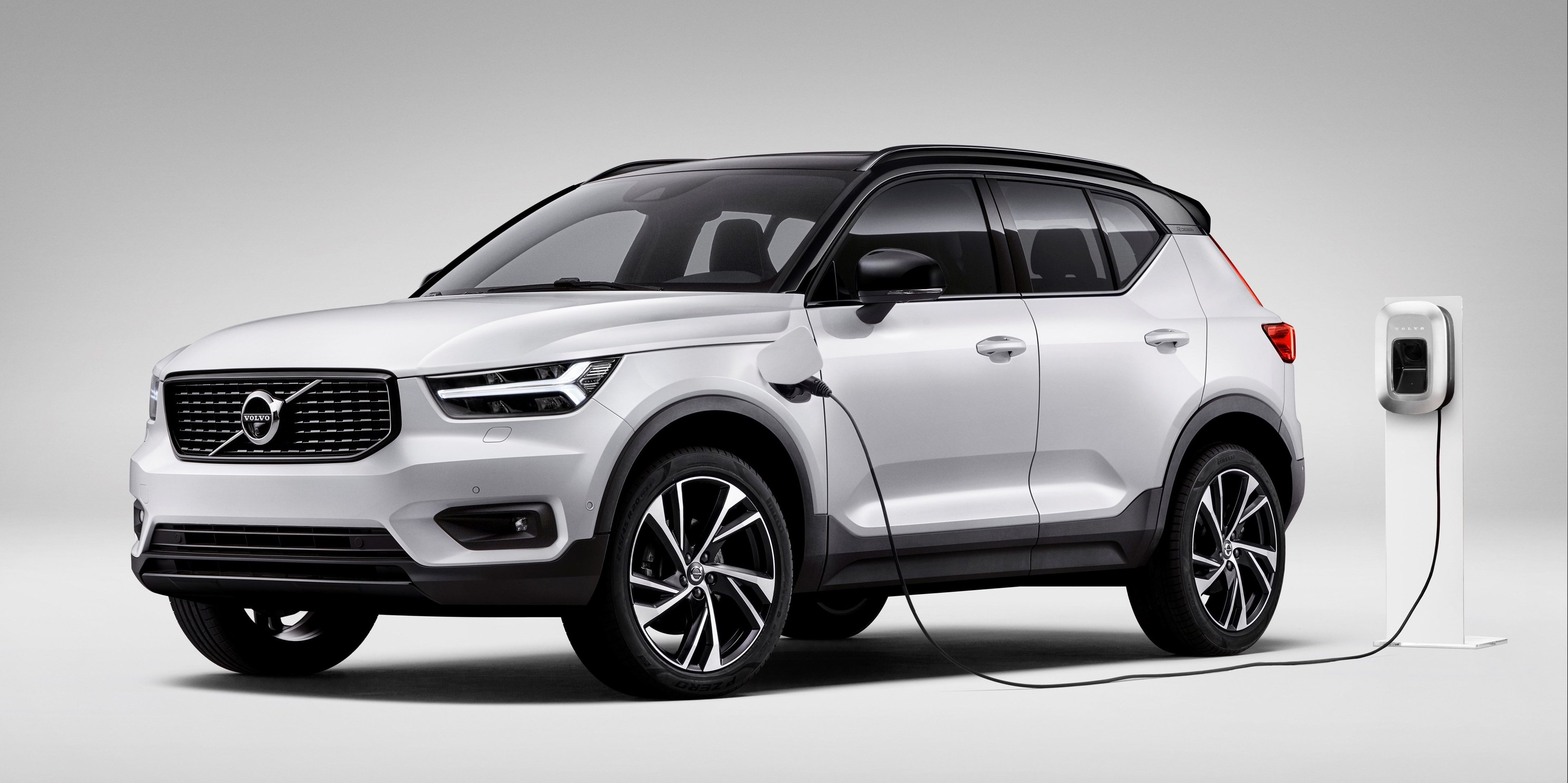 227632_New_Volvo_XC40_T5_plug-in_hybrid