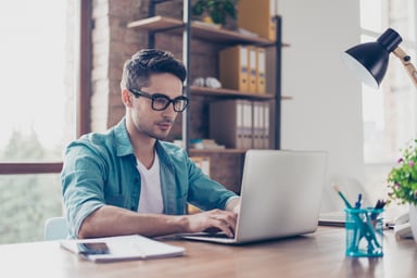 man typing on a laptop_GettyImages-698993914