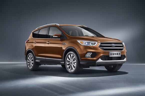 A brown 2018 Ford Kuga, a compact SUV, with Chinese-language license plate.