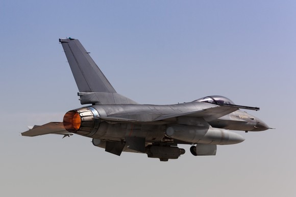 a F-16 Fighting Falcon in flight.