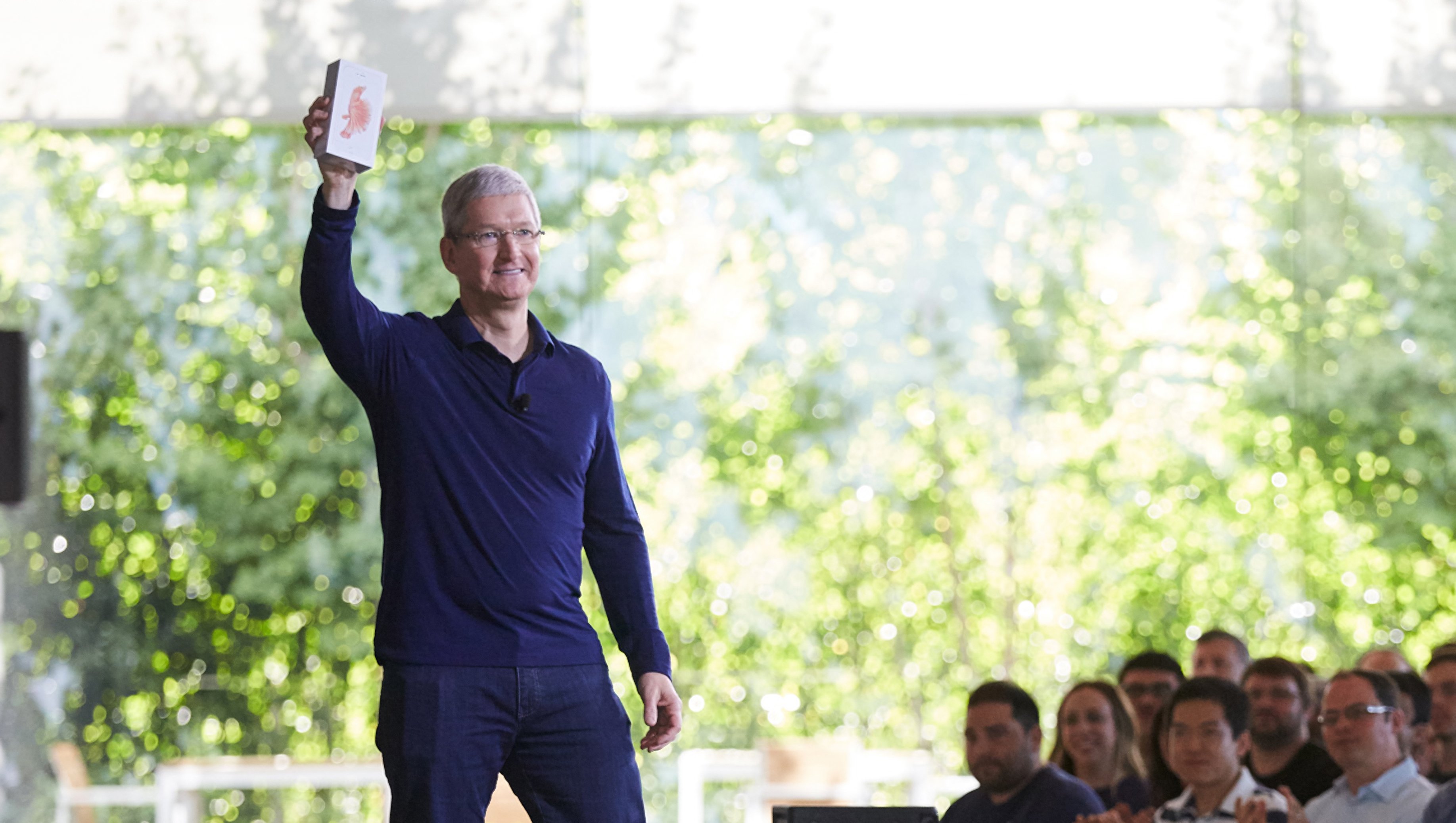 Tim Cook holding up the billionth iPhone in front of Apple employees