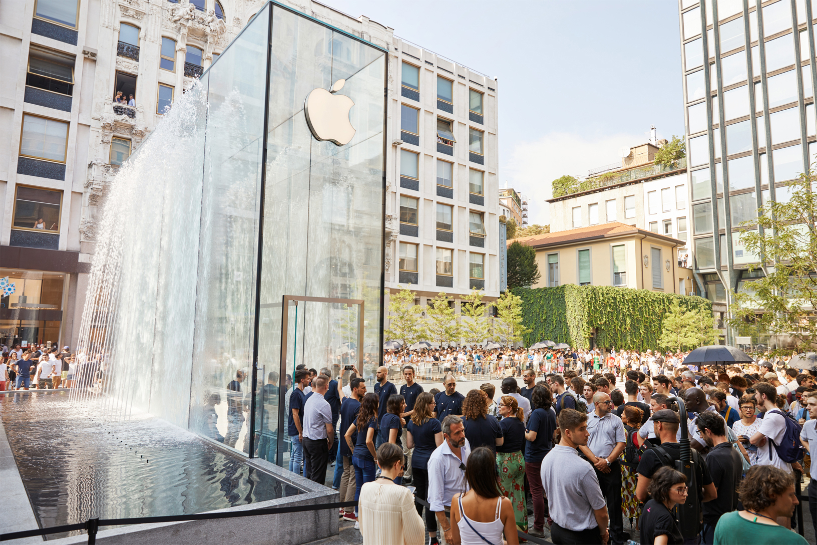 A line of customers outside an Apple store in Italy.