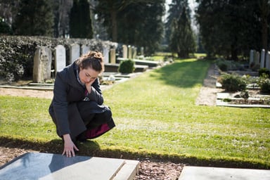 woman touching a grave_GettyImages-508427871