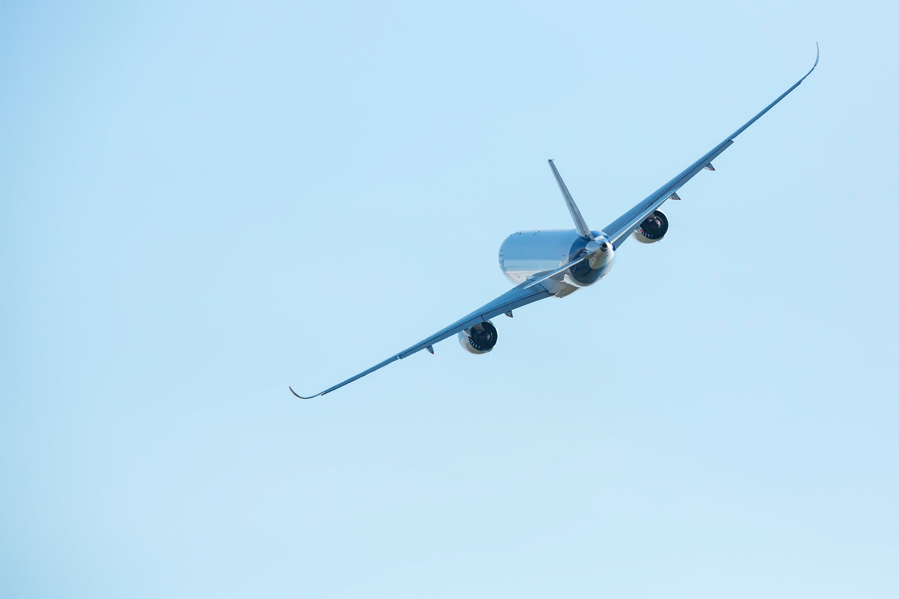 A commercial airplane in flight.