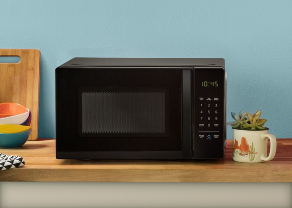 AmazonBasics Microwave sitting on a kitchen counter