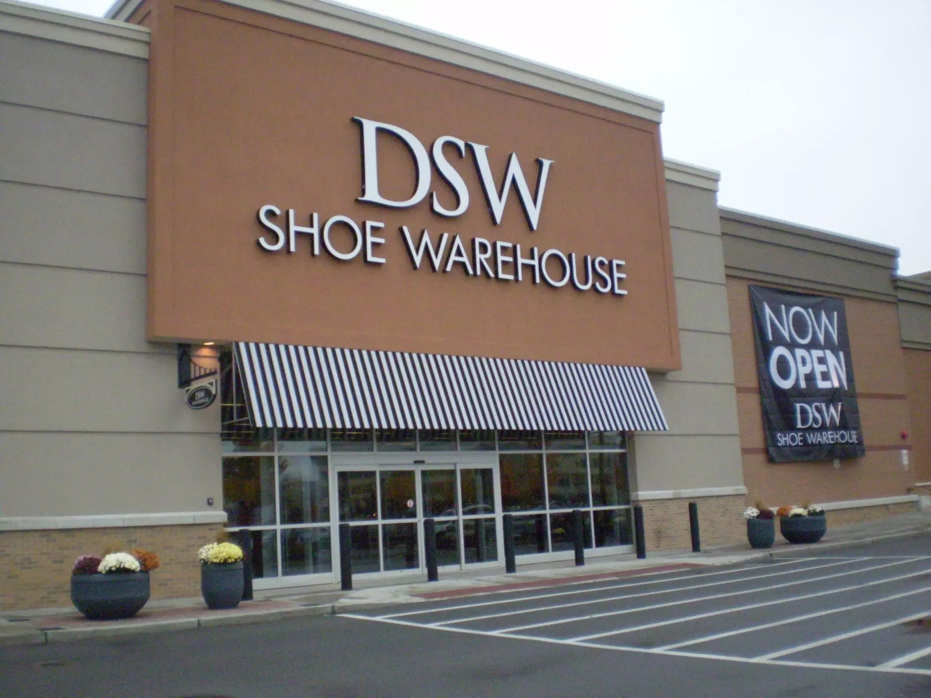 The outside of a DSW store.