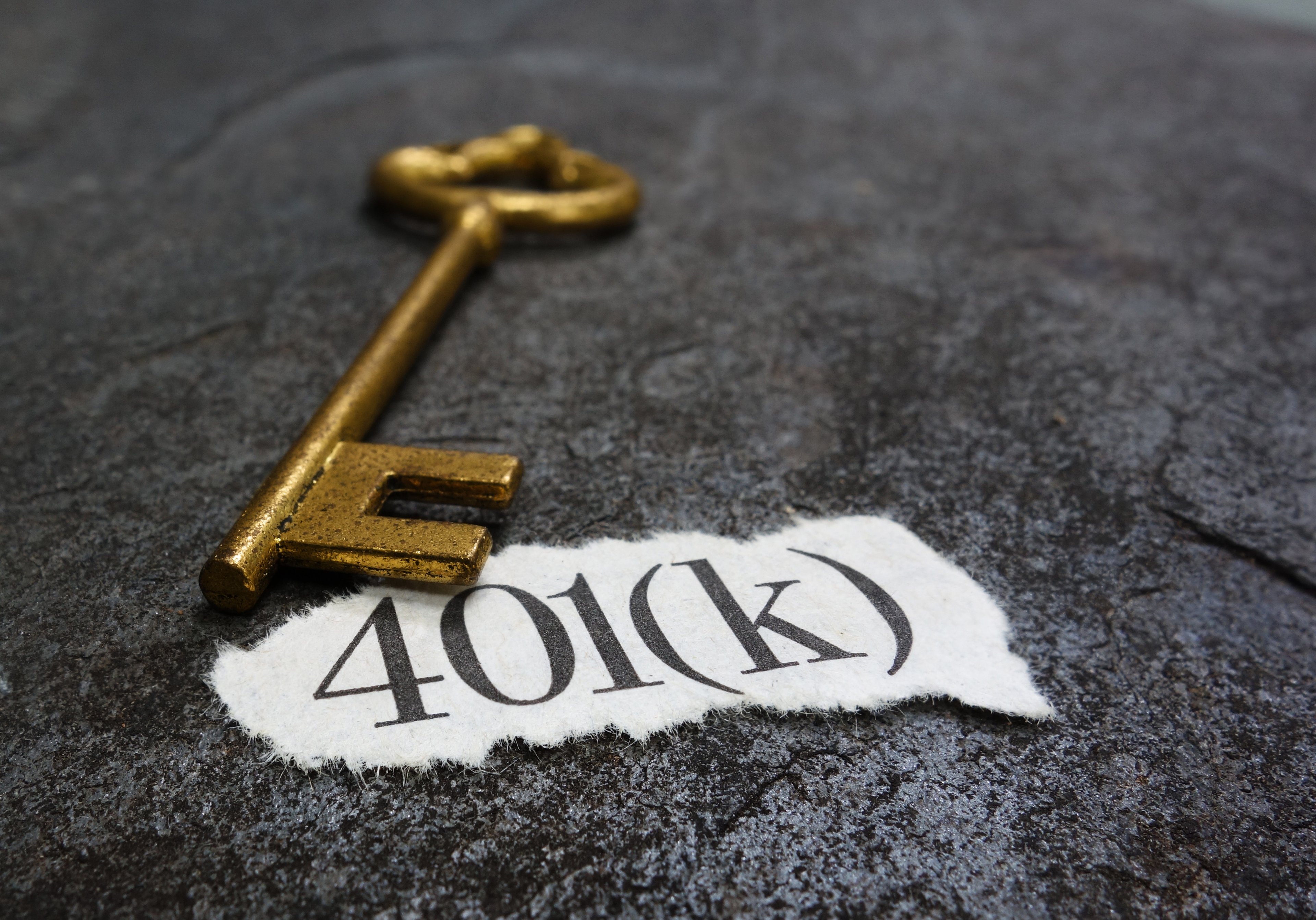 key and a paper that says 401(k)