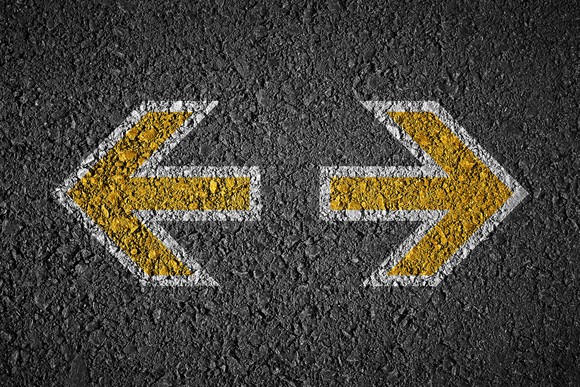 Two arrows pointing in opposite directions.