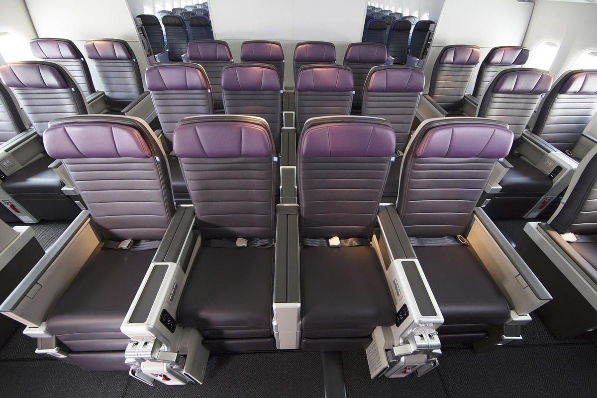 United Airlines International Premium Economy Seats Go on Sale | The Motley  Fool, image size:1200x799