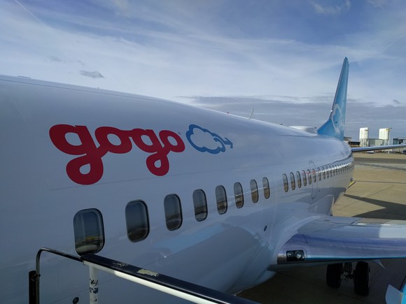 The Gogo logo on a plane.