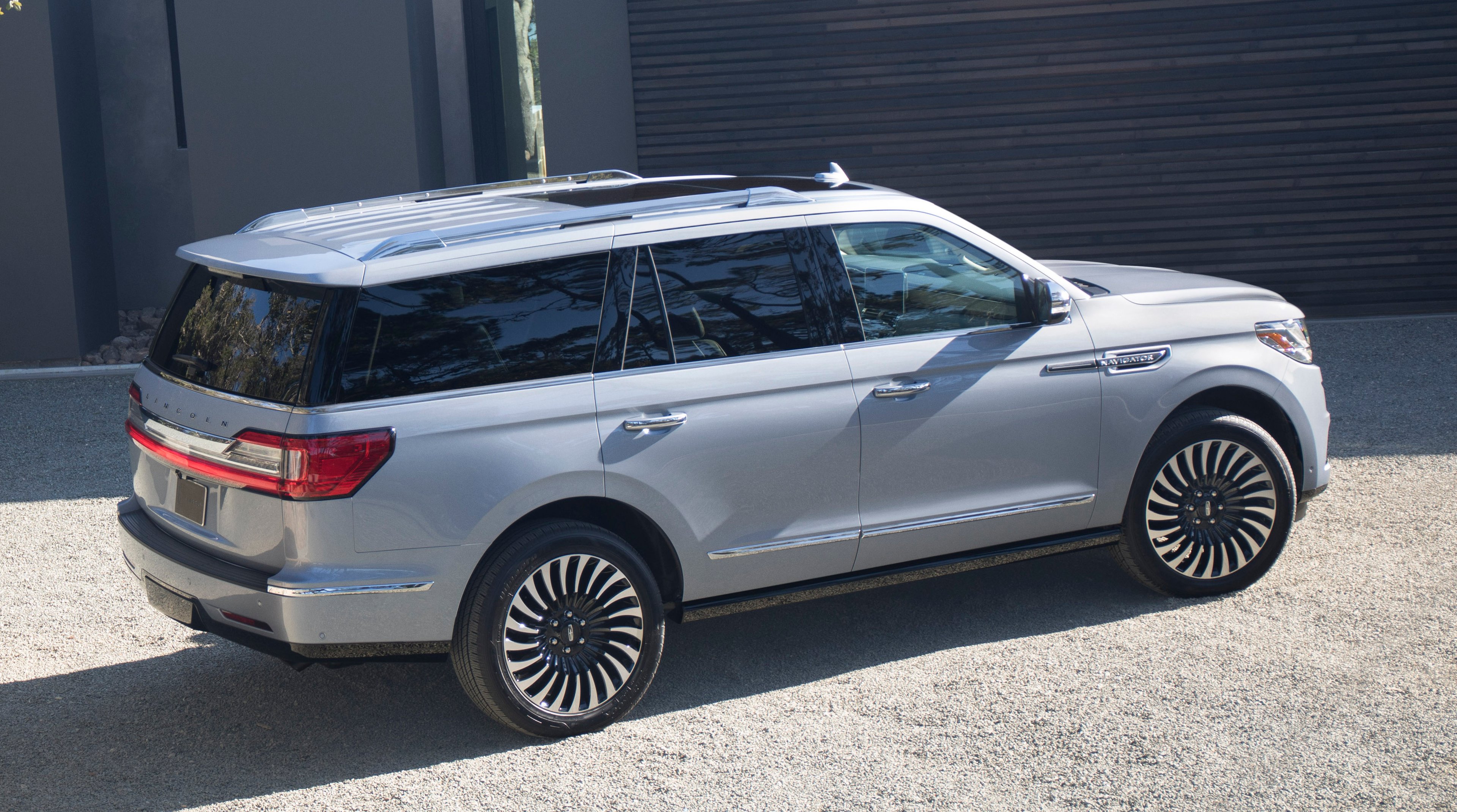 A 2019 Lincoln Navigator, a full-size truck-based luxury SUV.