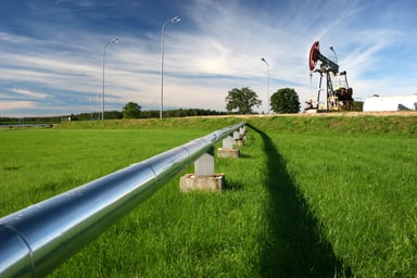 Oil pipeline with an oil pump