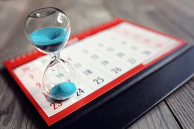 hourglass on calendar_GettyImages-611076268