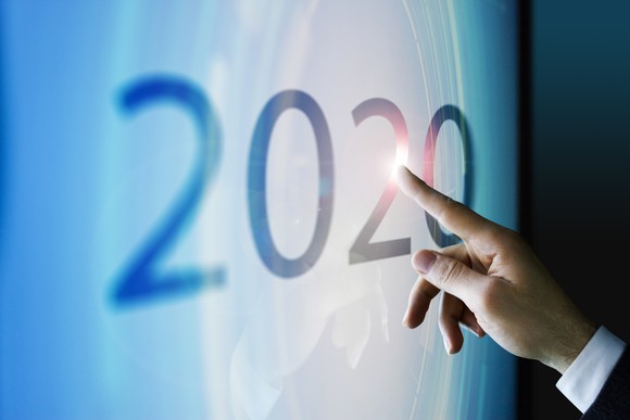 Finger touching "2020" on touchscreen.