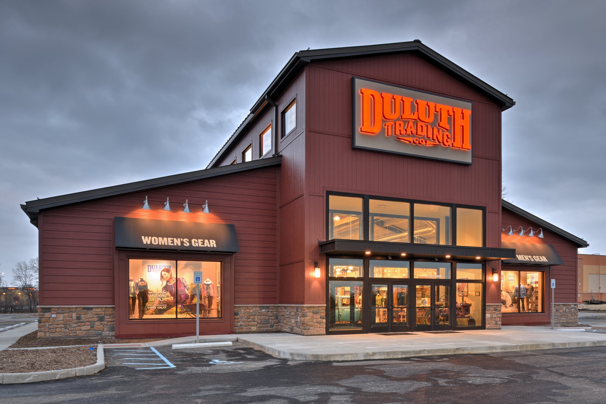 Outside view of a Duluth Trading retial store