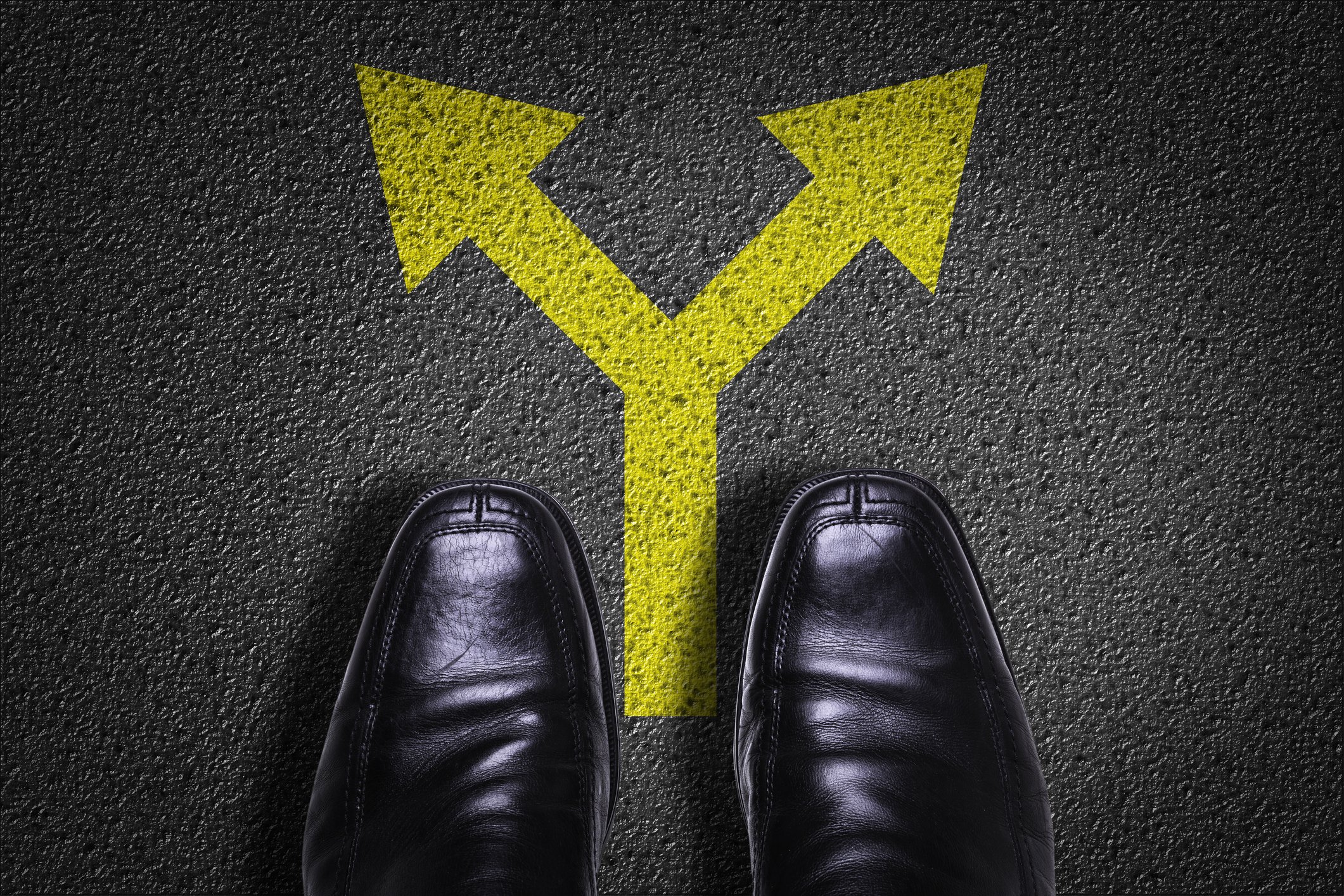 Yellow arrow splitting and pointing in two directions