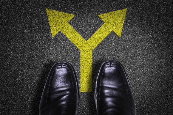 Yellow arrow splitting and pointing in two directions