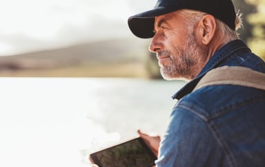older man outdoors_GettyImages-513944046