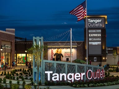 Tanger-outlet-night