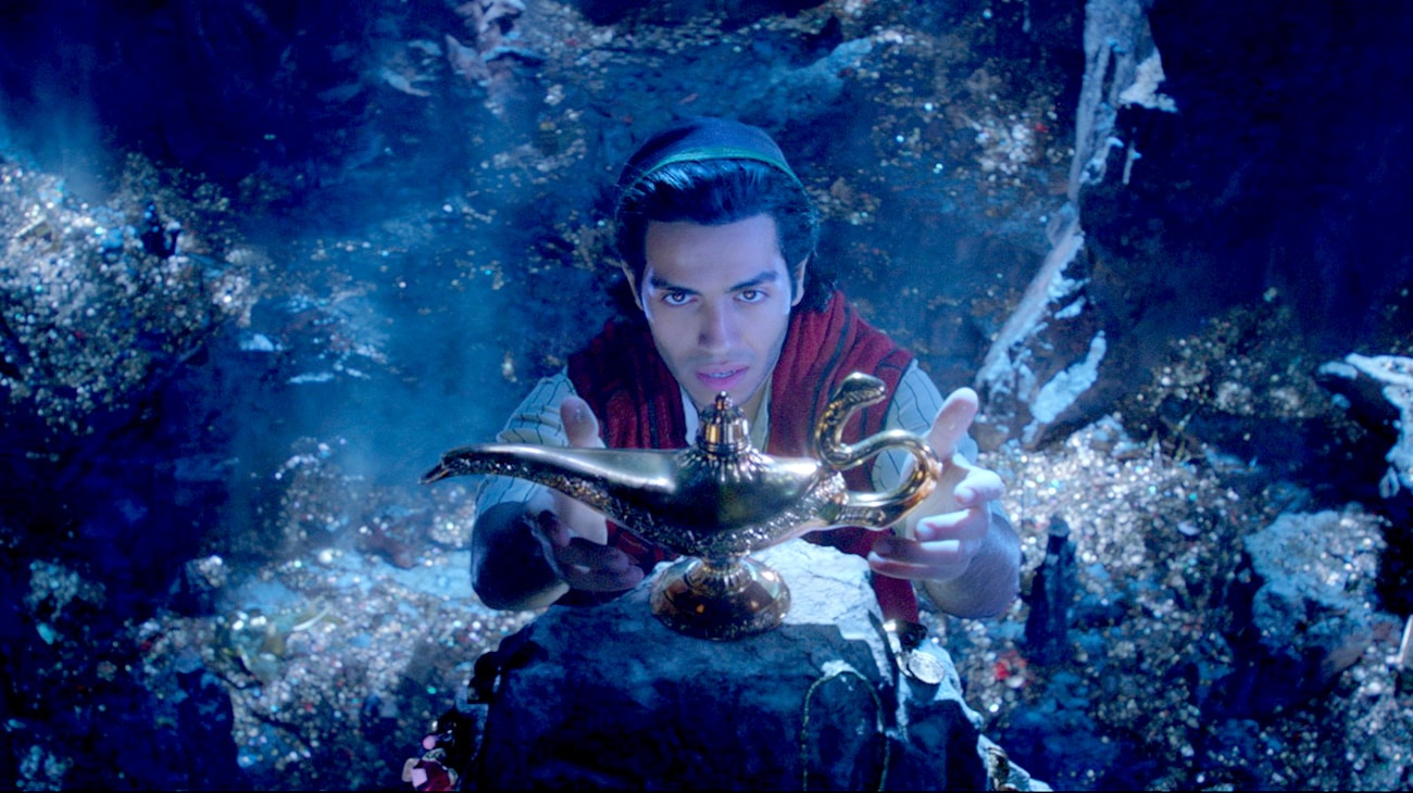 Screenshot from Disney's Aladdin, grabbing the lamp