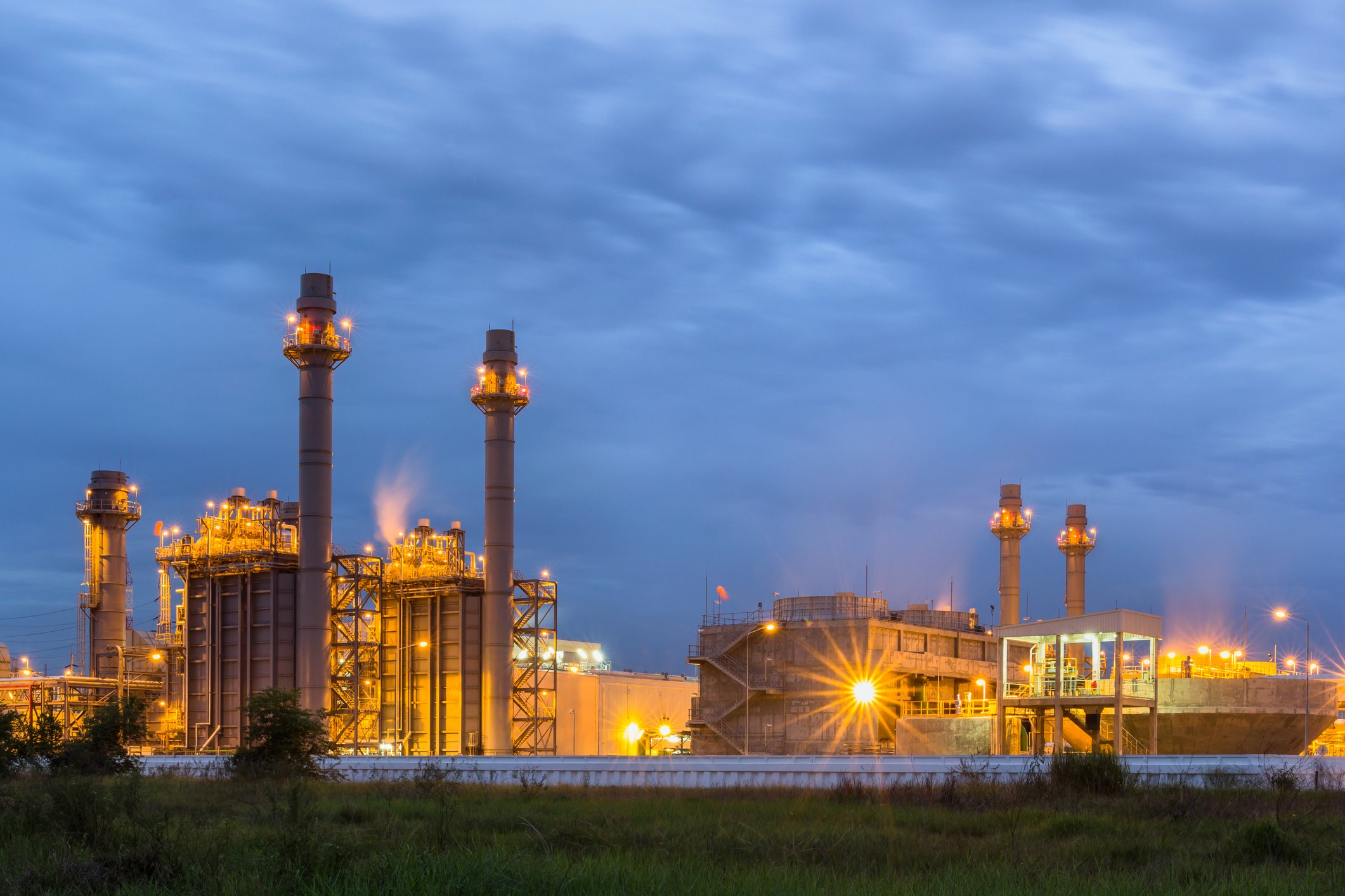 A gas-powered power plant lit up at night.